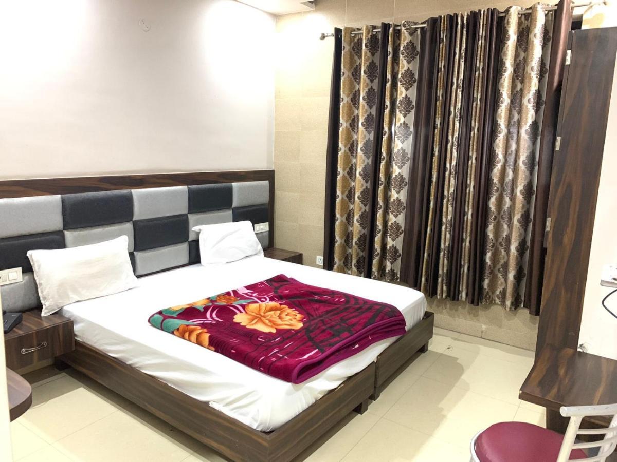Hotel Sukhman Residency Амритсар Екстериор снимка