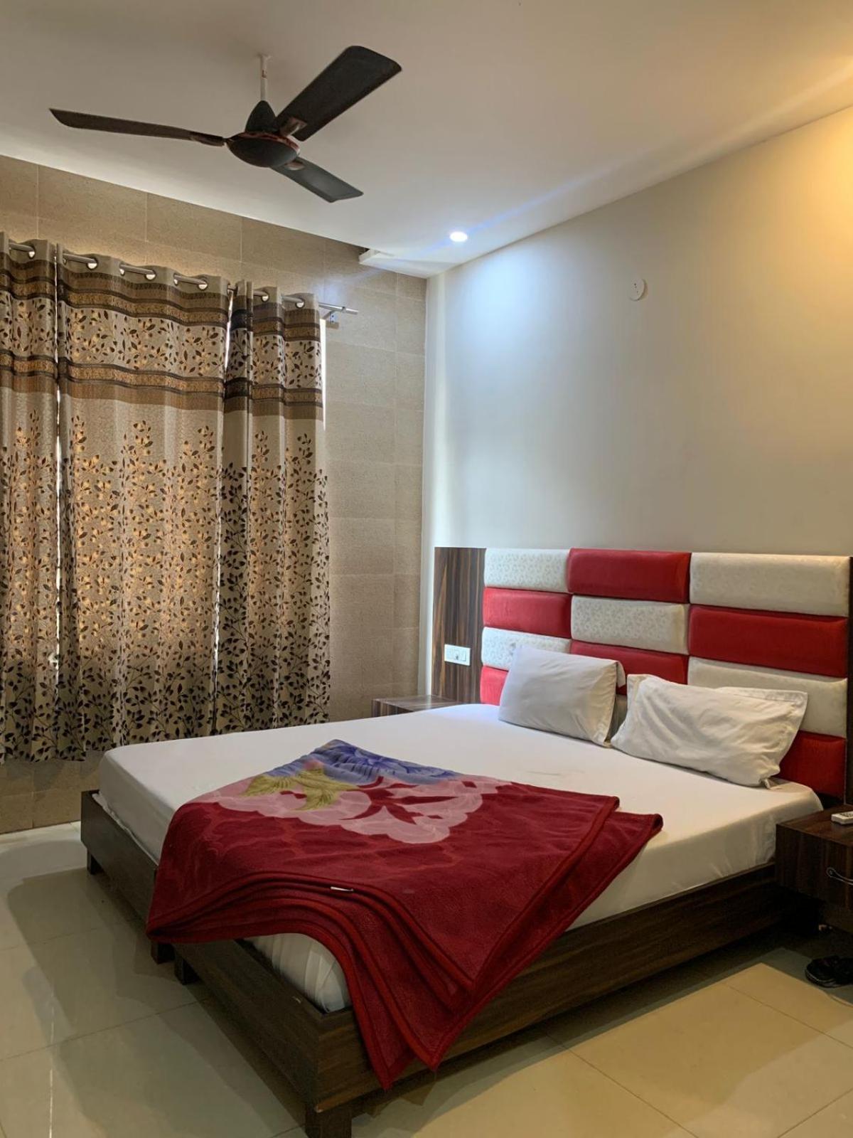 Hotel Sukhman Residency Амритсар Стая снимка